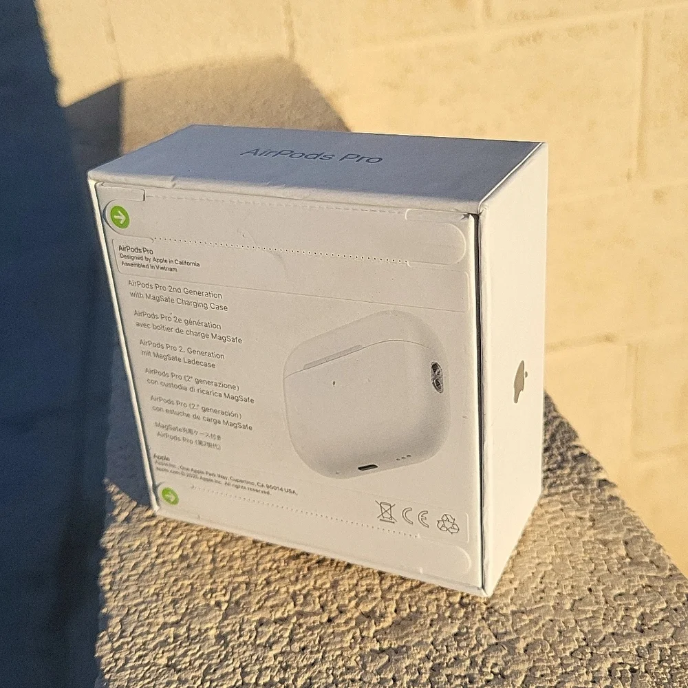 Apple White Wireless Earbuds